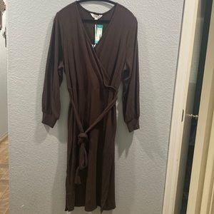 Midi wrap dress. Perfect fall staple for work, dinner, girls night out.